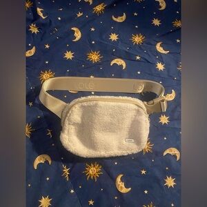 White minimalist sherpa Lolë fanny pack/belt bag